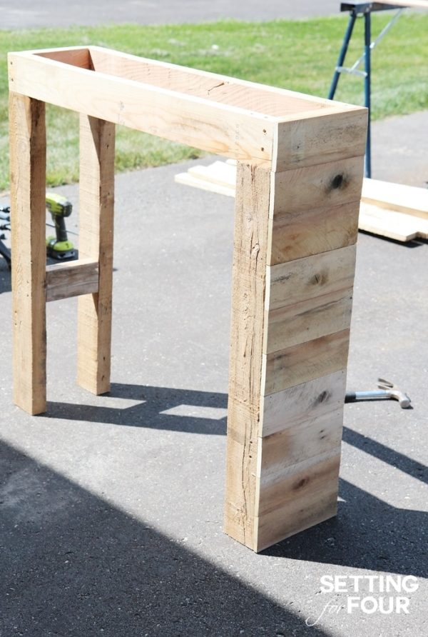 DIY Pallet Bar - Instructions to Make! - Page 2 of 2 - Setting for Four